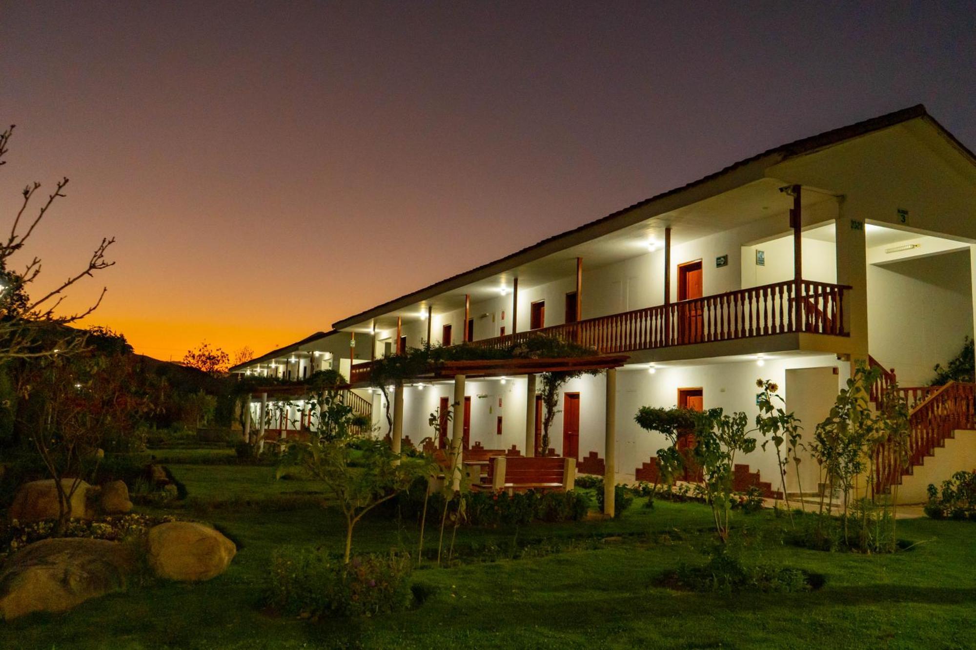 Hotel Agustos Urubamba Exterior foto