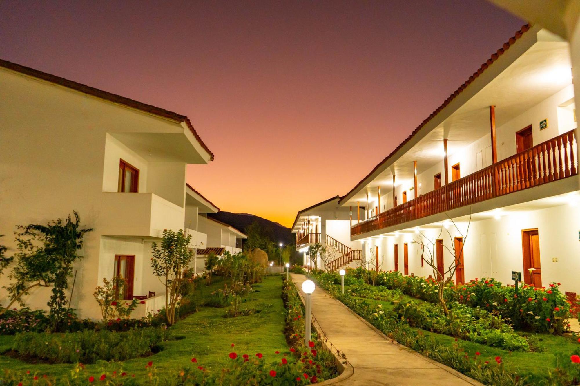 Hotel Agustos Urubamba Exterior foto